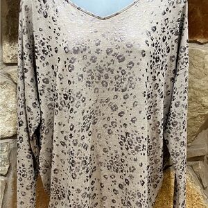 Chico’s Animal Print Knit Blouse Women’s Large Taupe Hues Shiny Highlights